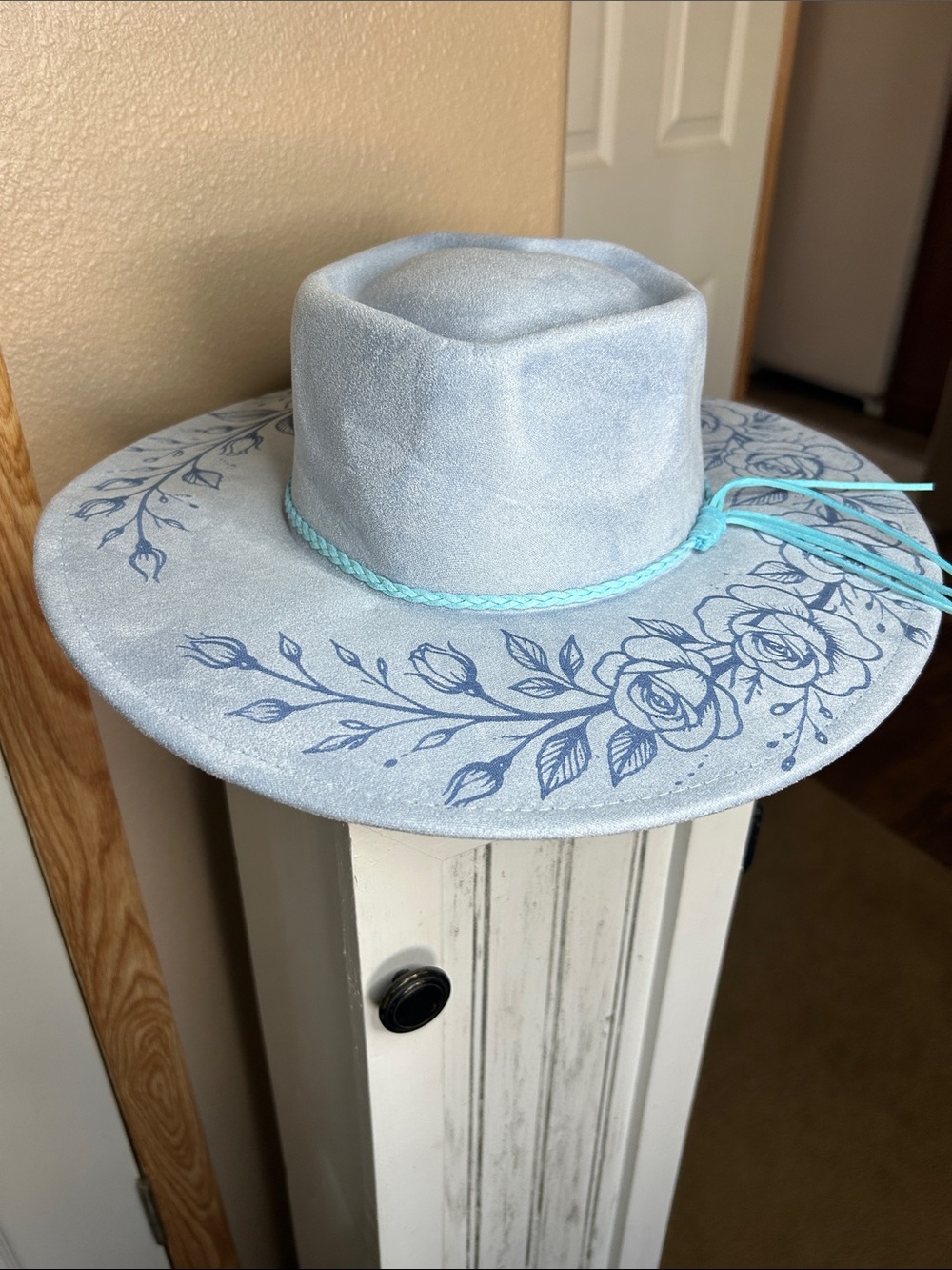 Western Baby Blue Heartcrown Floral Design Wide Brim Fedora Hat